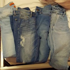 bundle of 4 pairs of jeans !